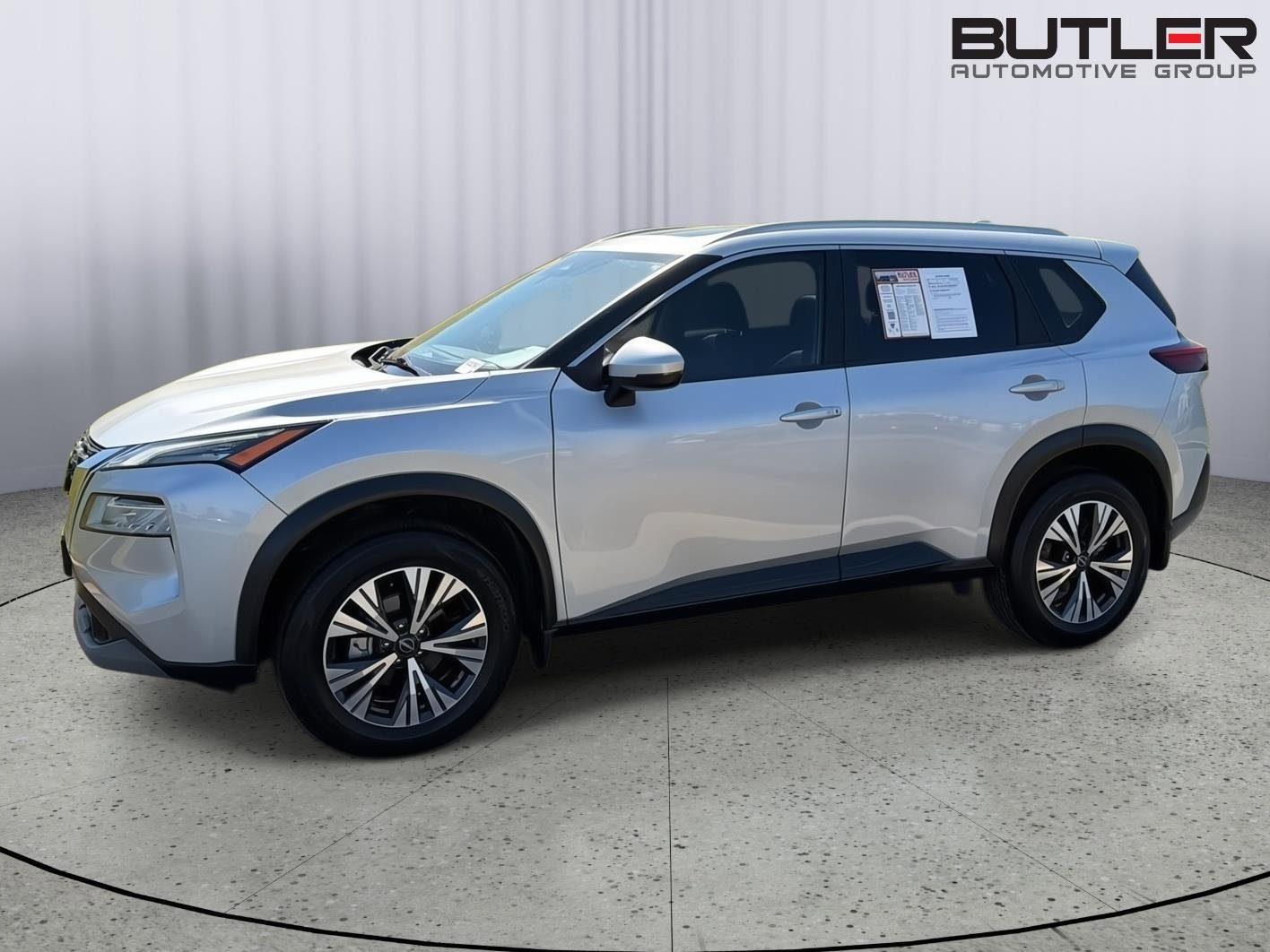Used 2022 Nissan Rogue SV w/ SV Premium Package FWD image 3