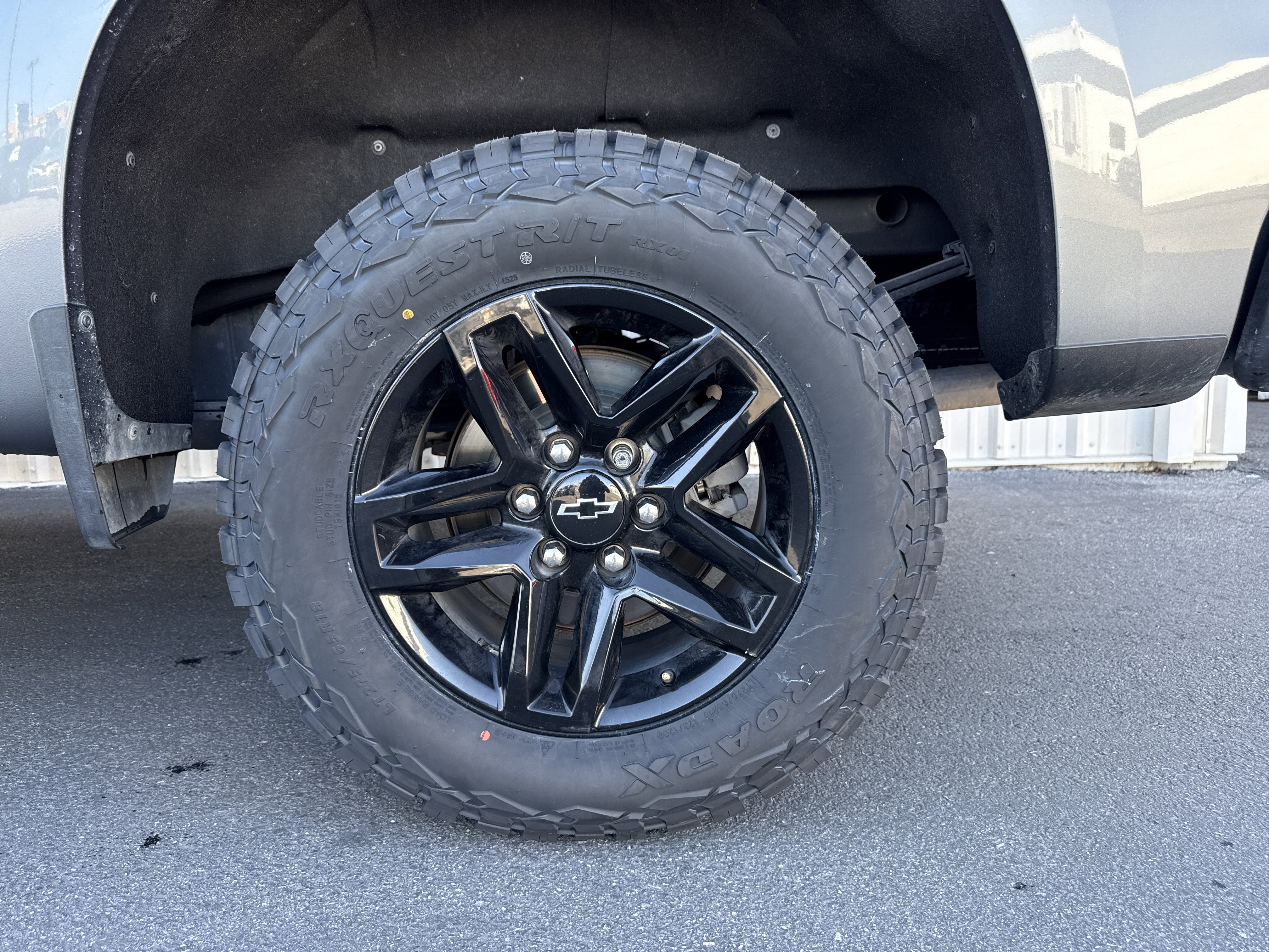 Used 2021 Chevrolet Silverado 1500 LT Trail Boss w/ Convenience Package II image 3