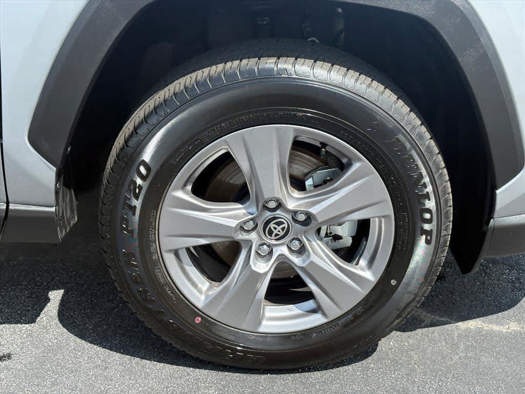 Used 2025 Toyota RAV4 XLE AWD/4WD image 32