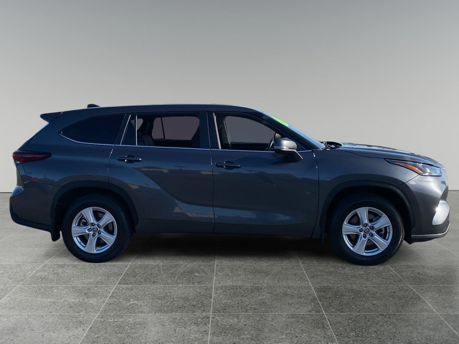 Used 2024 Toyota Highlander LE AWD/4WD image 6