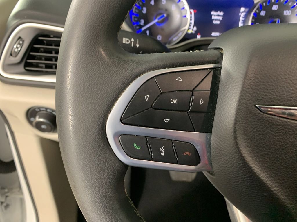 Used 2023 Chrysler Pacifica Touring-L FWD image 20