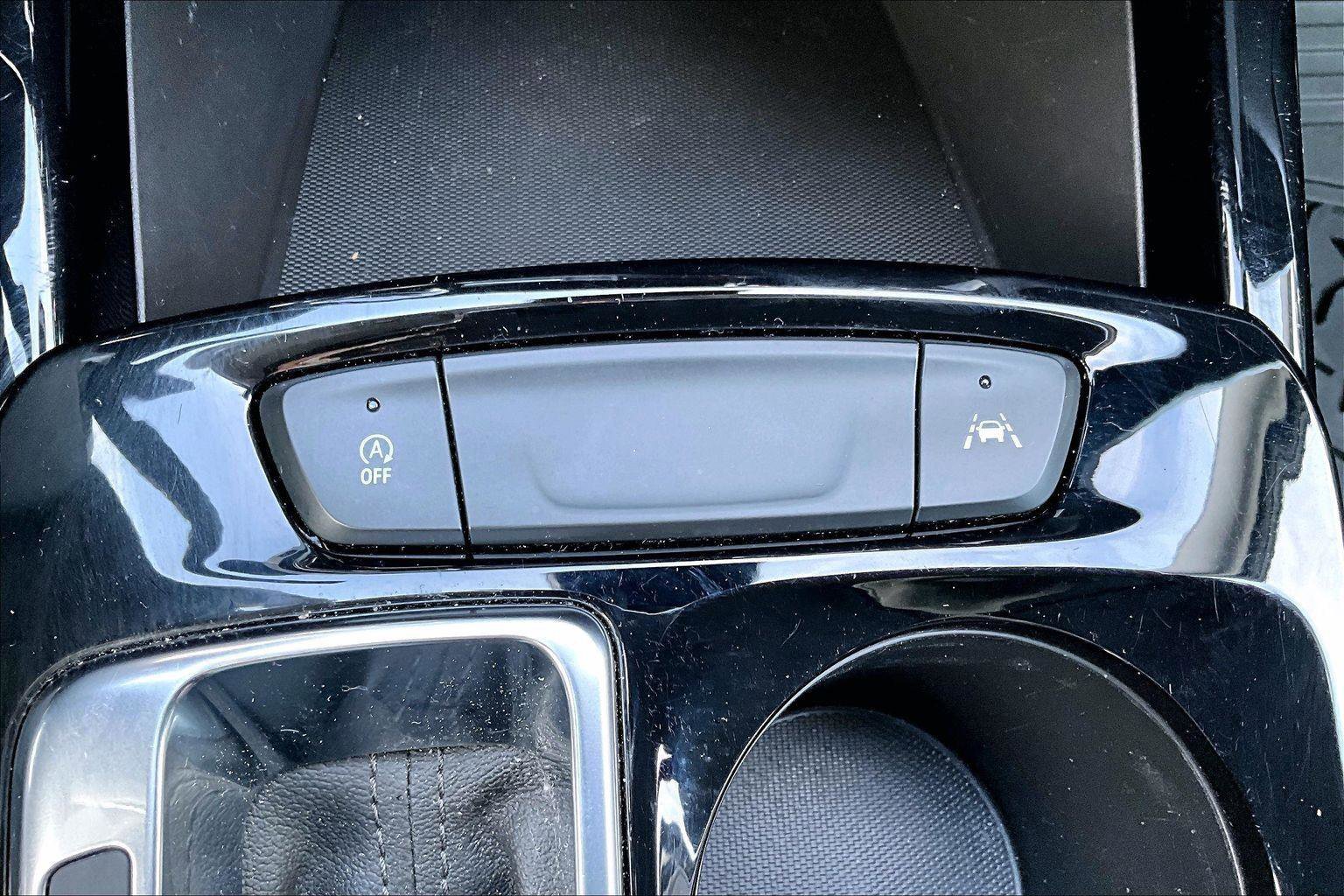 Used 2025 Chevrolet Trax LT FWD image 35