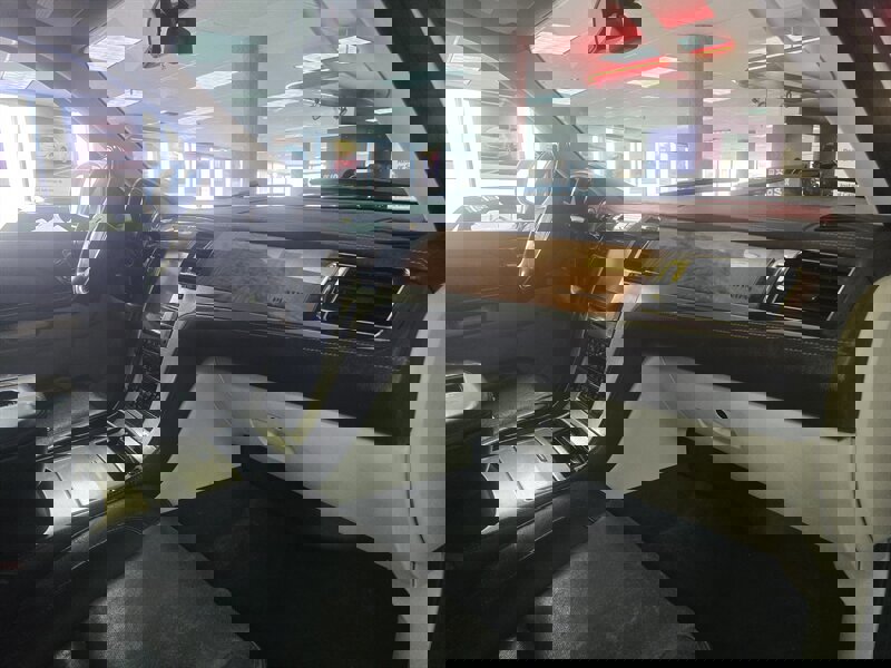 Used 2012 Cadillac Escalade Platinum image 16