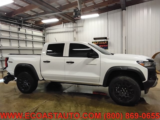 Used 2024 Chevrolet Colorado Trail Boss w/ Advanced Trailering Package AWD/4WD image 2