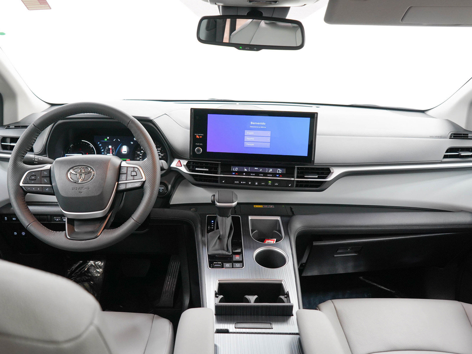 Used 2026 Toyota Sienna XLE FWD image 17