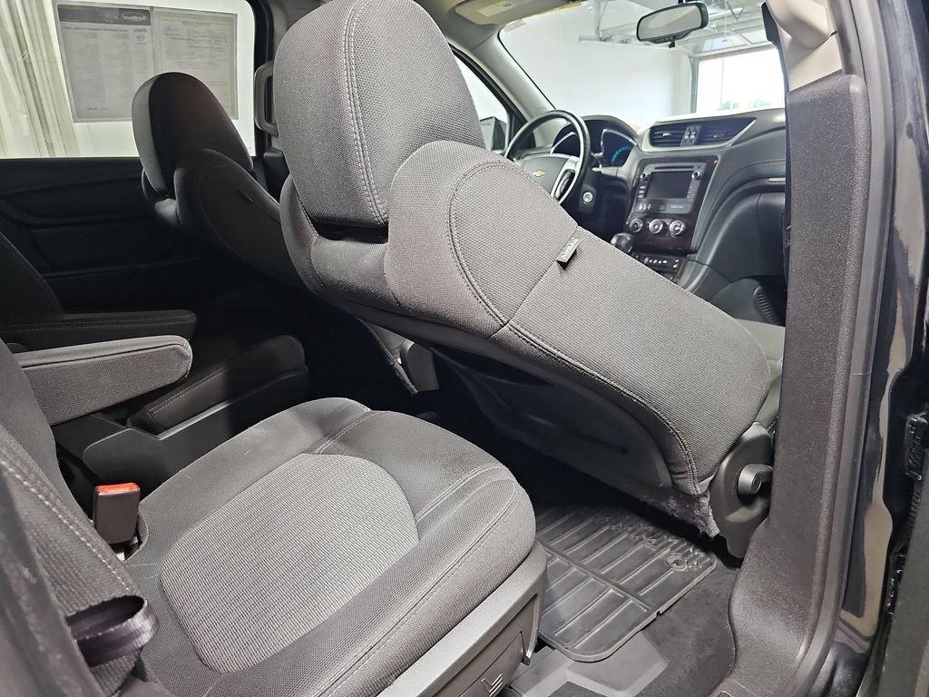 Used 2015 Chevrolet Traverse LT w/ Style and Technology Package FWD image 14