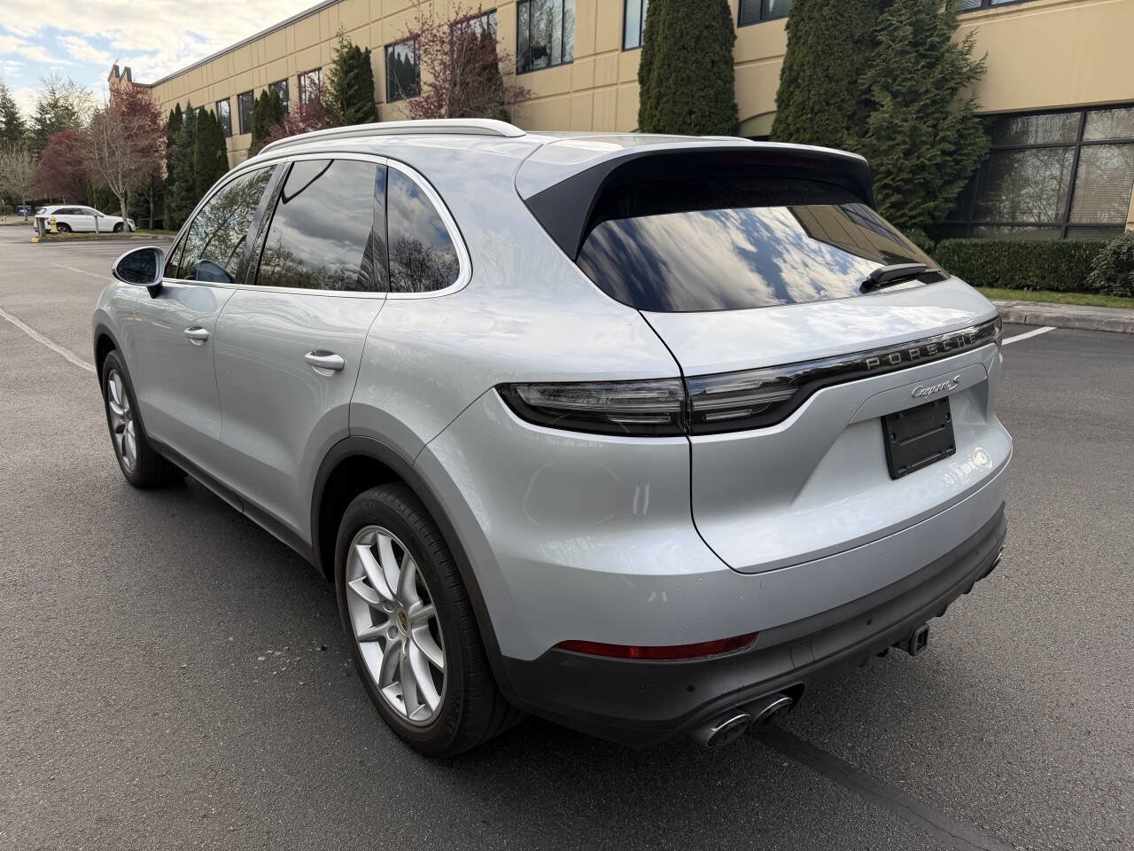 Used 2019 Porsche Cayenne S w/ Premium Package AWD/4WD image 9