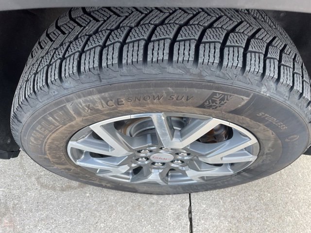 Used 2023 GMC Acadia SLE image 18