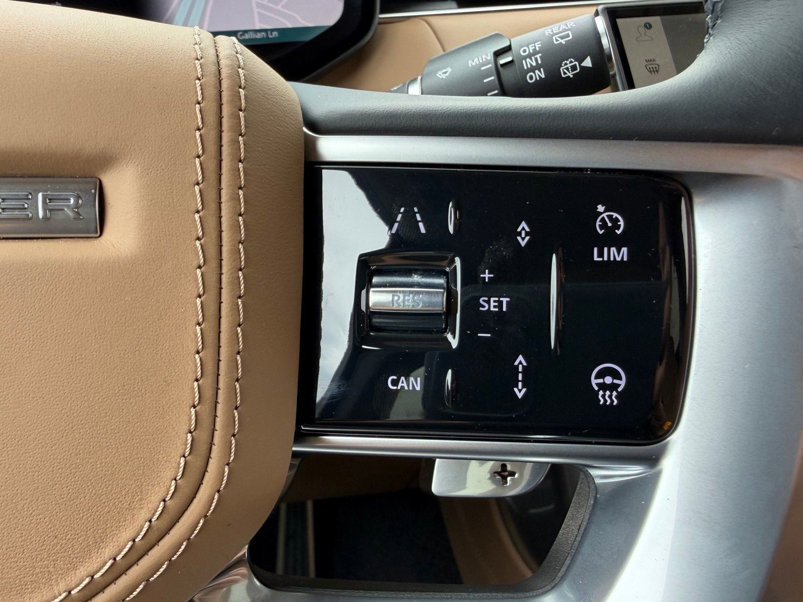 Used 2024 Land Rover Range Rover SE image 11