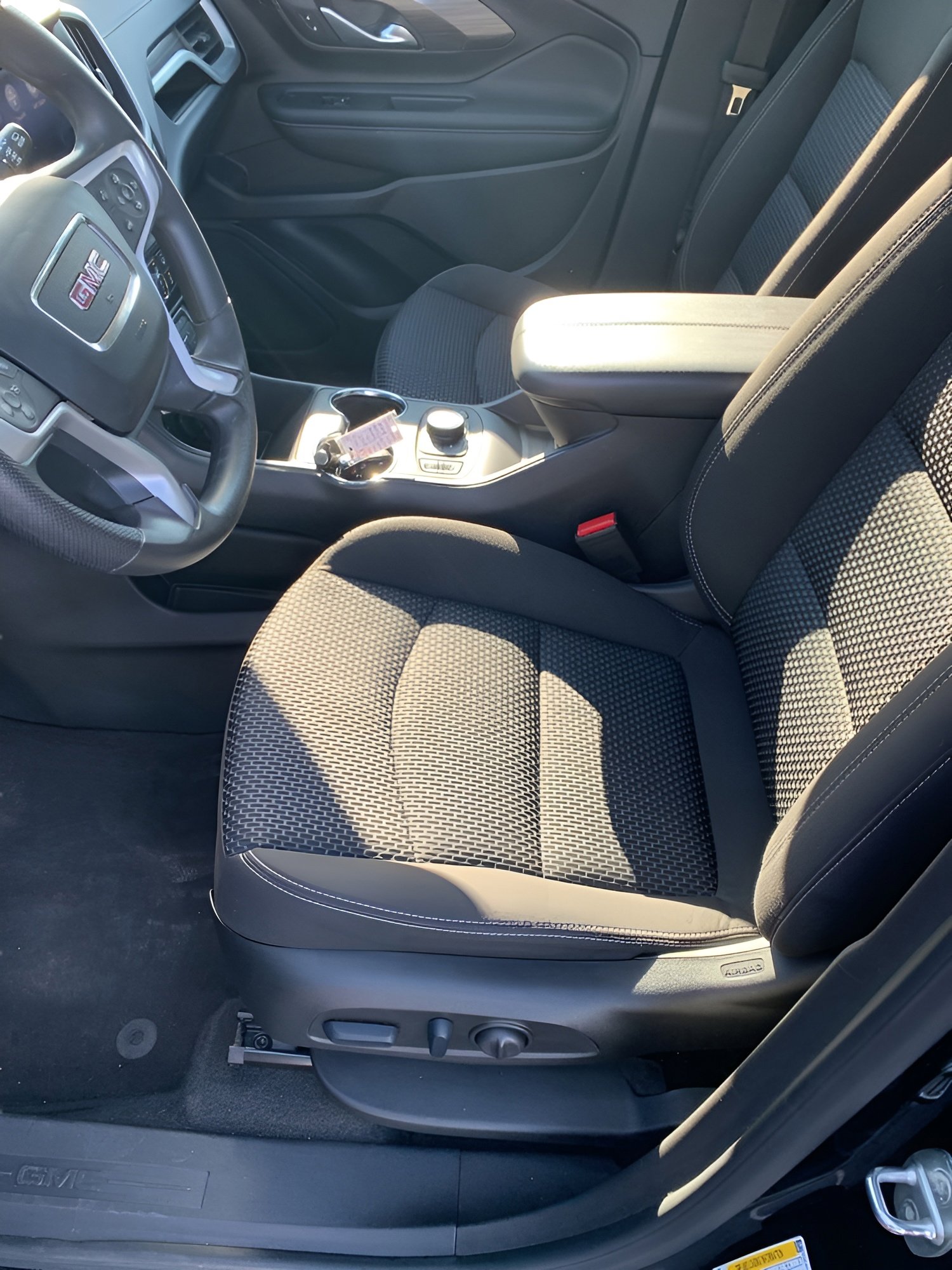 Used 2023 GMC Terrain SLE w/ Driver Convenience Package image 21