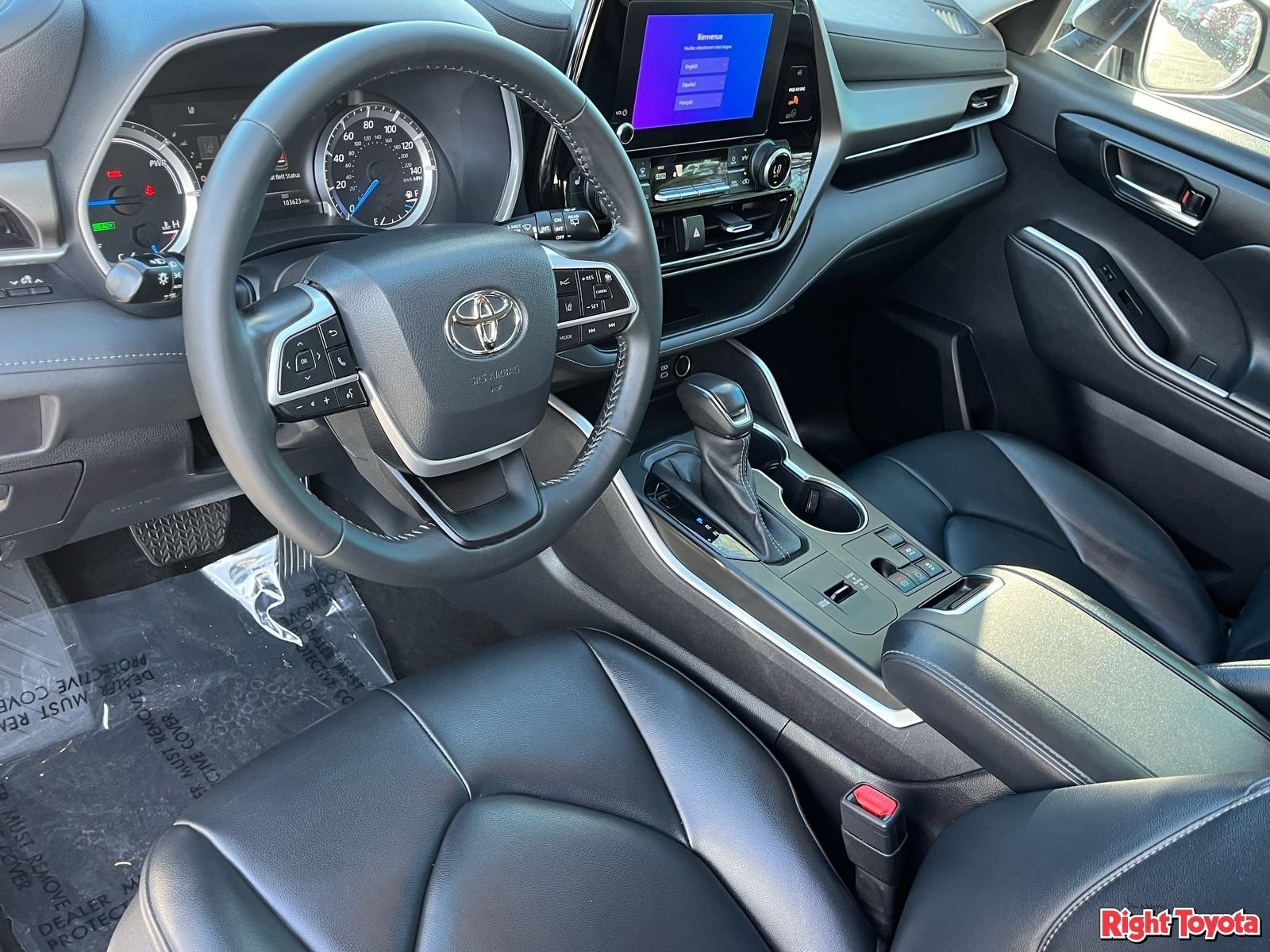 Used 2023 Toyota Highlander XLE FWD image 18