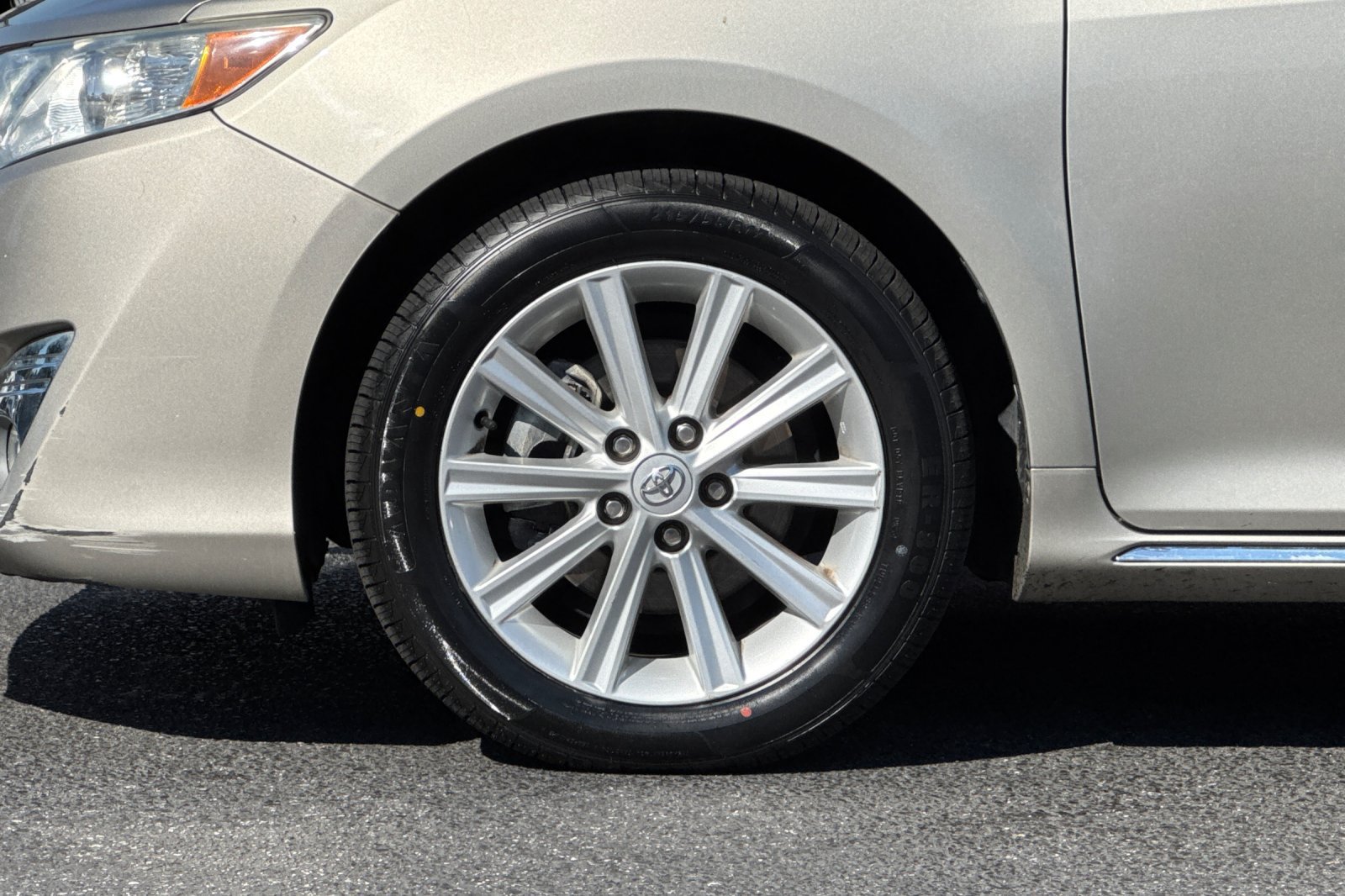 Used 2014 Toyota Camry XLE FWD image 12