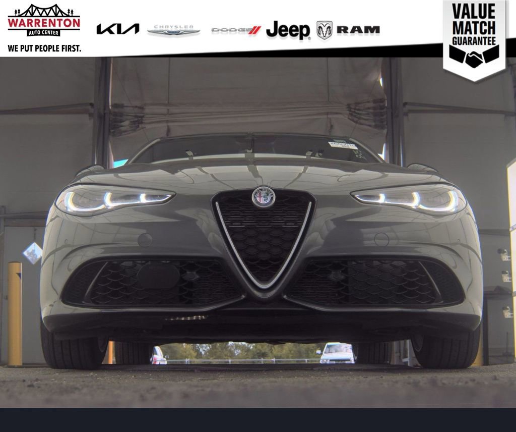 Used 2024 Alfa Romeo Giulia Ti AWD/4WD image 4