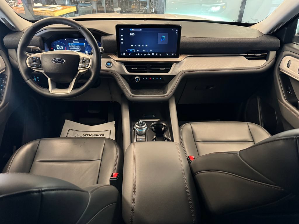 Used 2025 Ford Explorer Active w/ Active Comfort Package AWD/4WD image 9