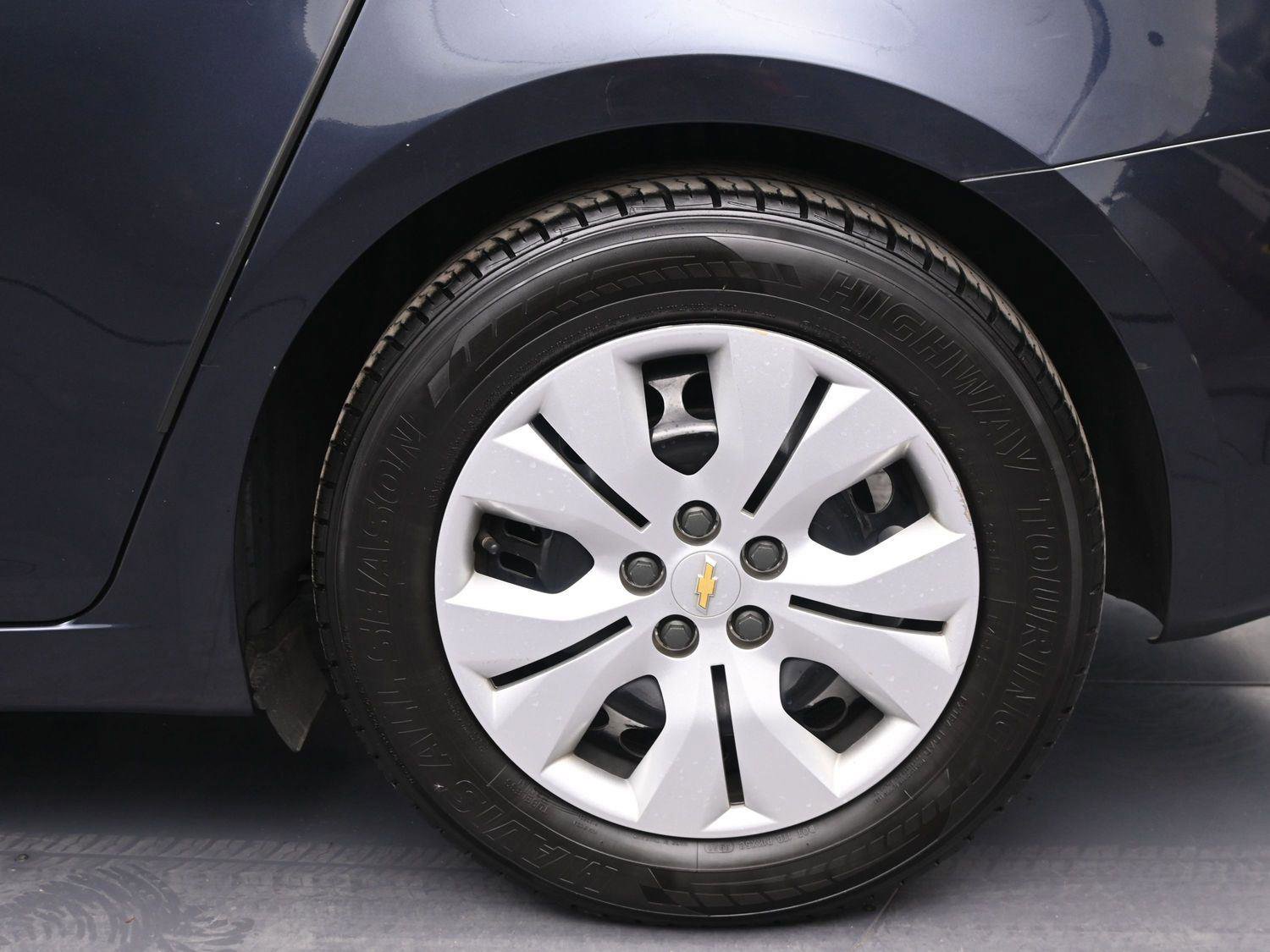 Used 2014 Chevrolet Cruze LS image 10
