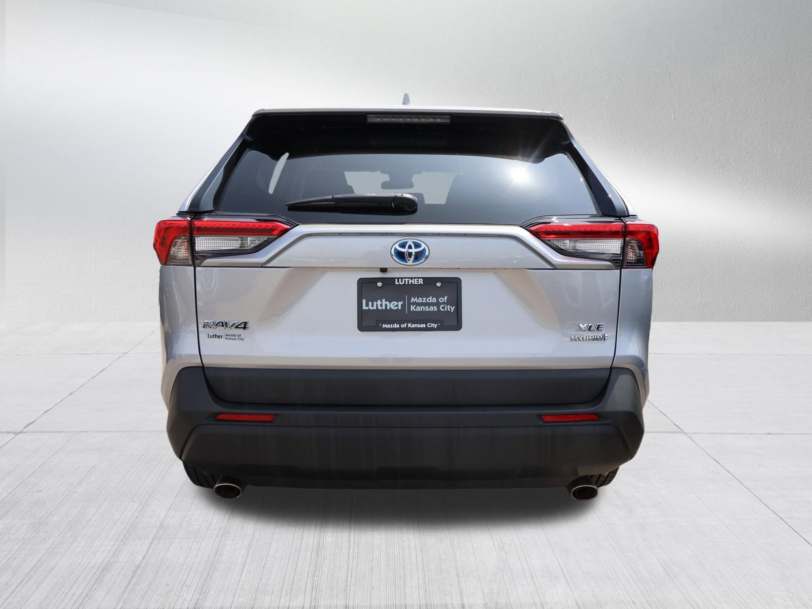 Used 2022 Toyota RAV4 XLE AWD/4WD image 6