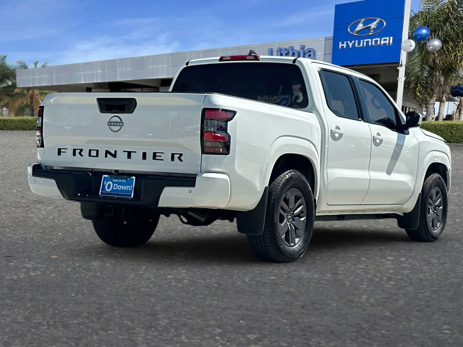 Used 2025 Nissan Frontier SV w/ Tow Package RWD image 3