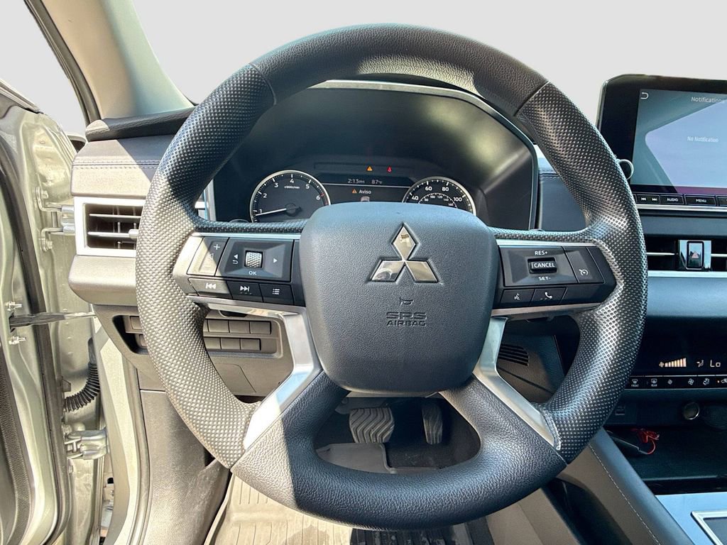 Used 2024 Mitsubishi Outlander ES FWD image 12