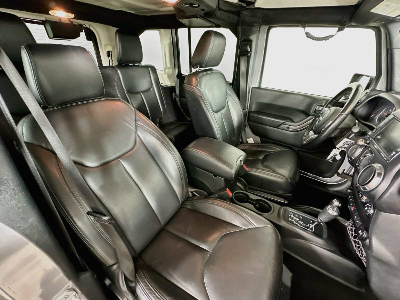 Used 2018 Jeep Wrangler Unlimited Sahara AWD/4WD image 40