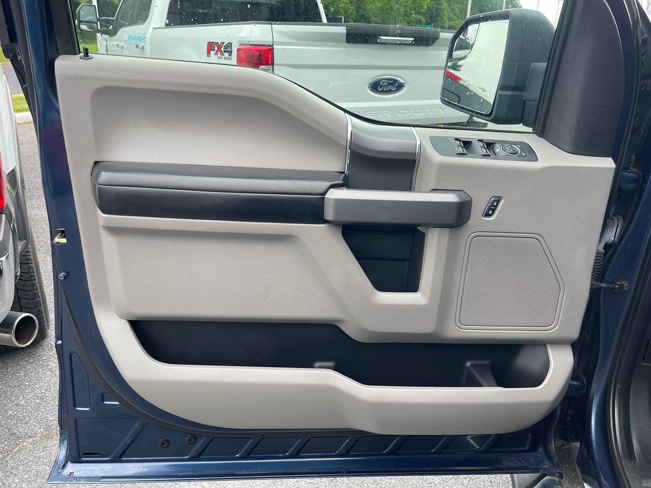 Used 2017 Ford F150 XLT w/ Equipment Group 302A Luxury AWD/4WD image 24