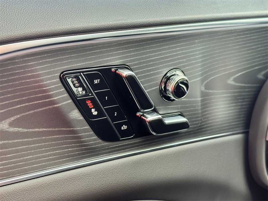 Used 2025 Cadillac Lyriq Sport image 30