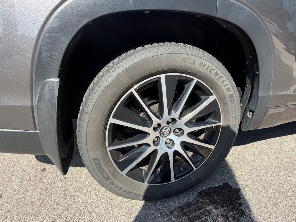 Used 2017 Toyota Highlander SE image 15