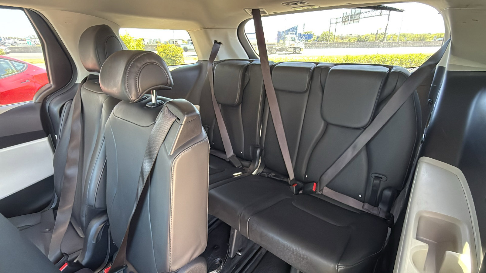 Used 2024 Kia Carnival LX image 17