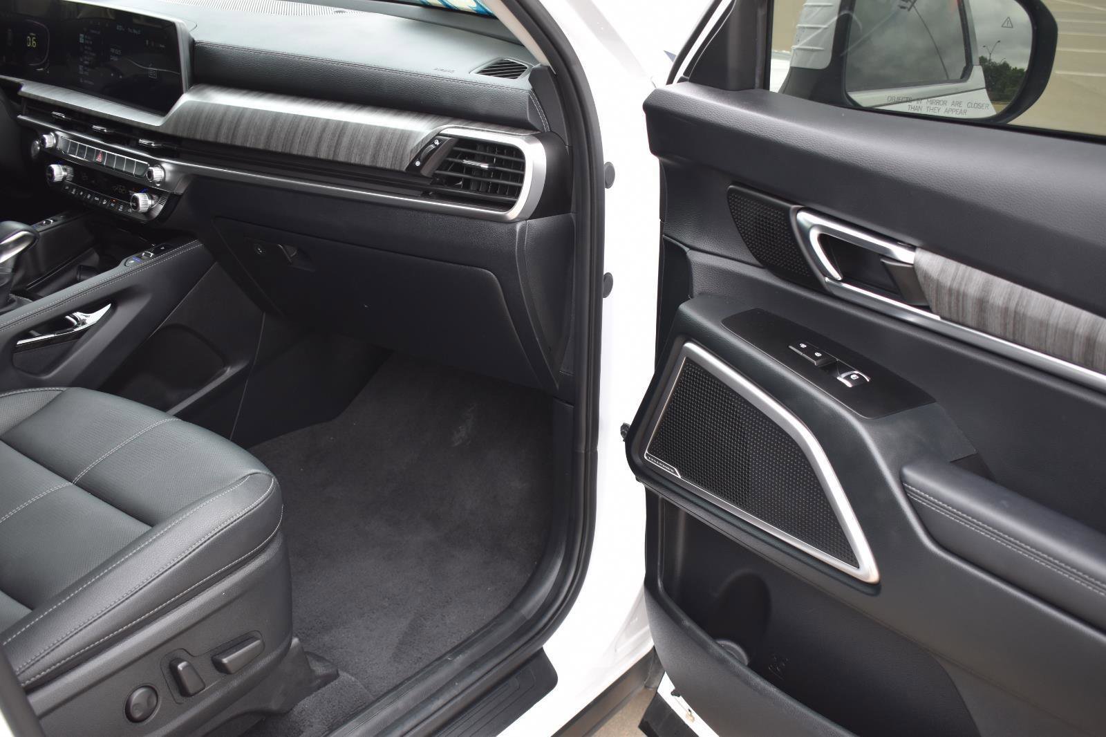 Used 2025 Kia Telluride EX w/ EX Captain's Chair Package FWD image 15