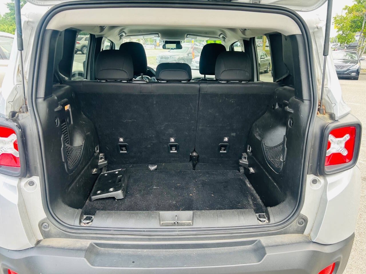 Used 2020 Jeep Renegade Latitude FWD image 7