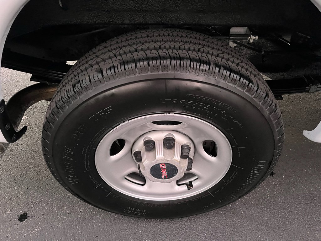 Used 2024 Chevrolet Express 2500 w/ Driver Convenience Package image 14