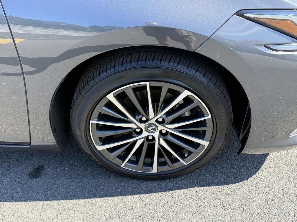 Used 2025 Lexus ES 350 w/ Premium Package FWD image 7