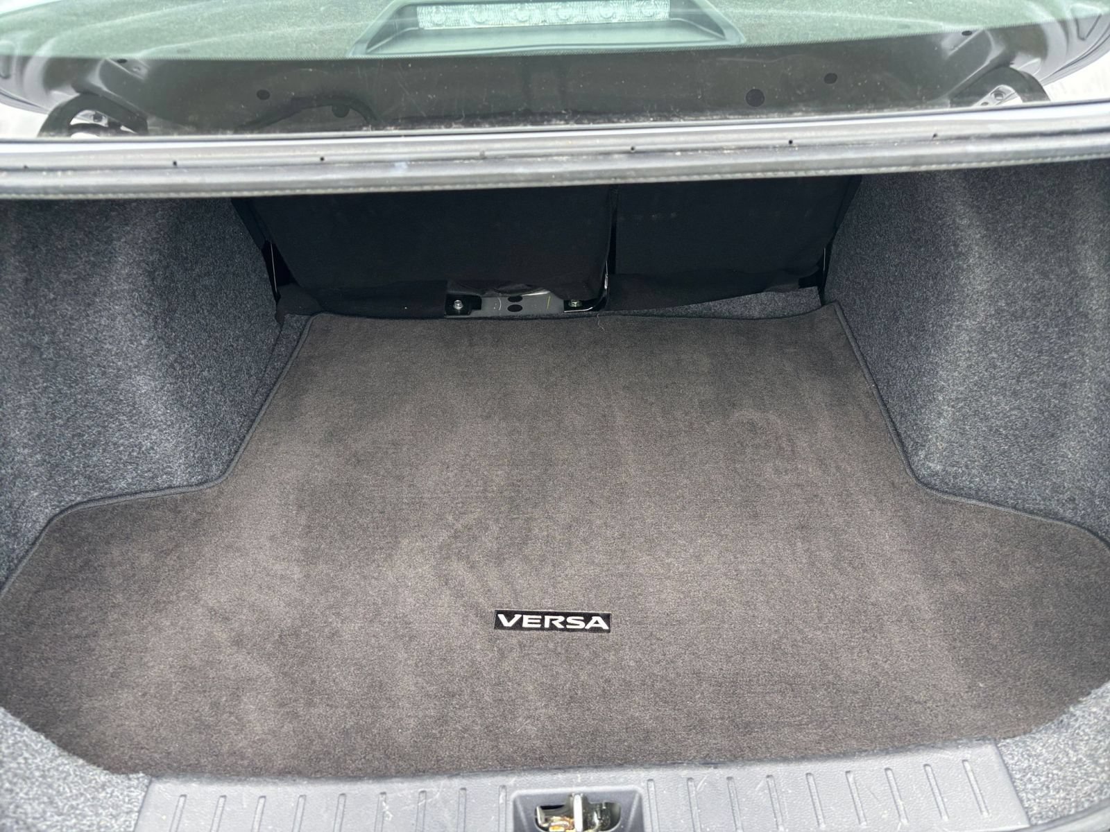 Used 2025 Nissan Versa SV FWD image 31
