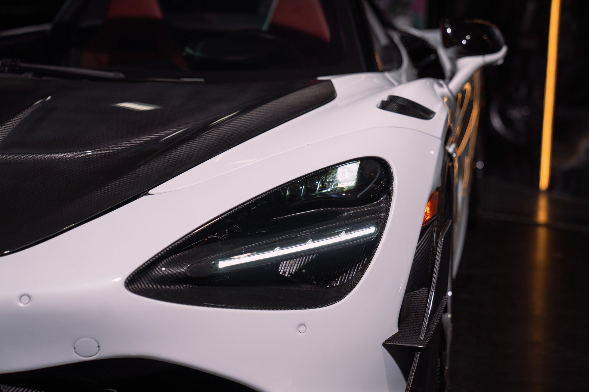 Used 2024 McLaren 750S Spider RWD image 18
