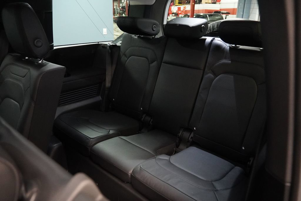 Used 2024 Land Rover Defender 130 S image 22