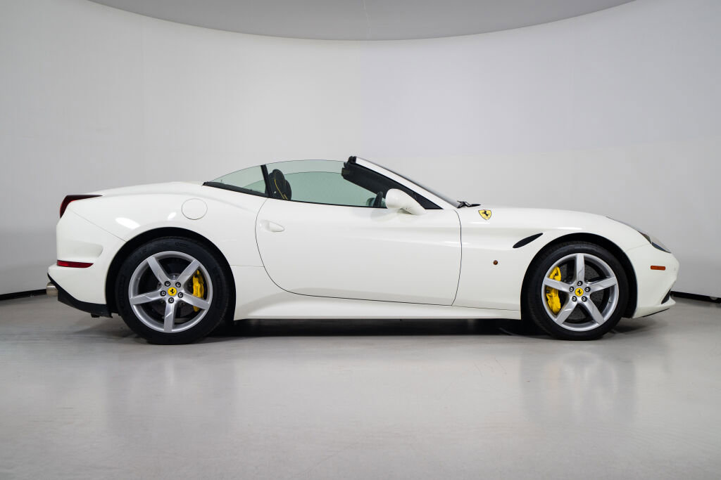 Used 2017 Ferrari California T RWD image 29