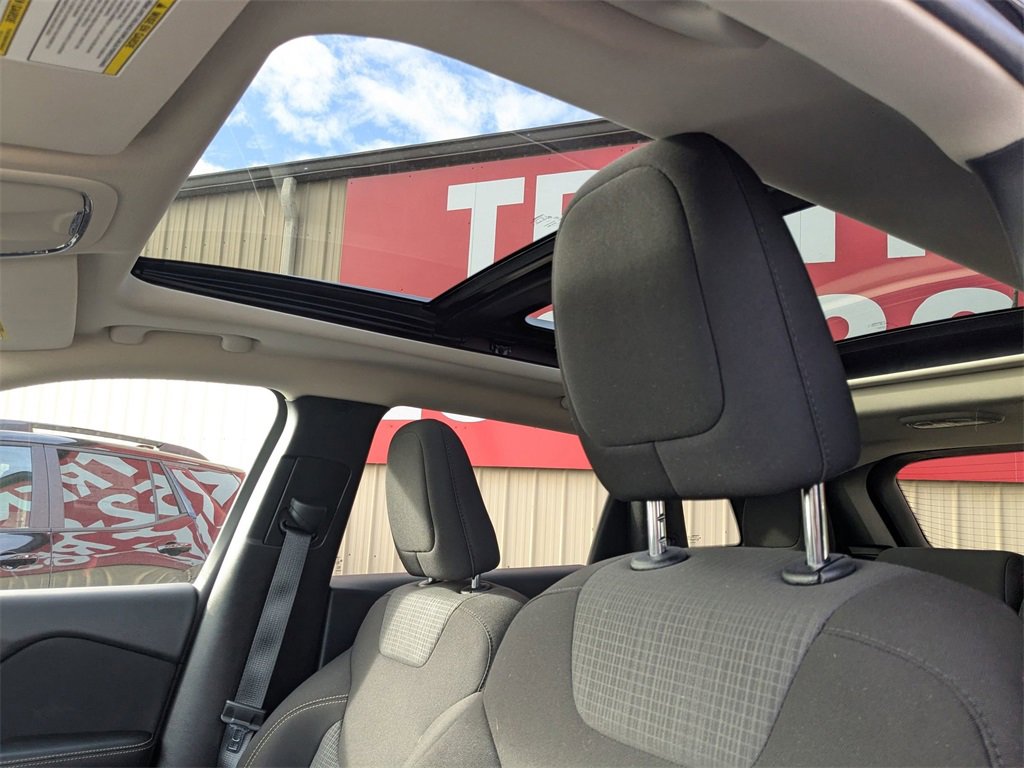 Used 2017 Jeep Cherokee Latitude w/ Safety/Convenience Group image 15