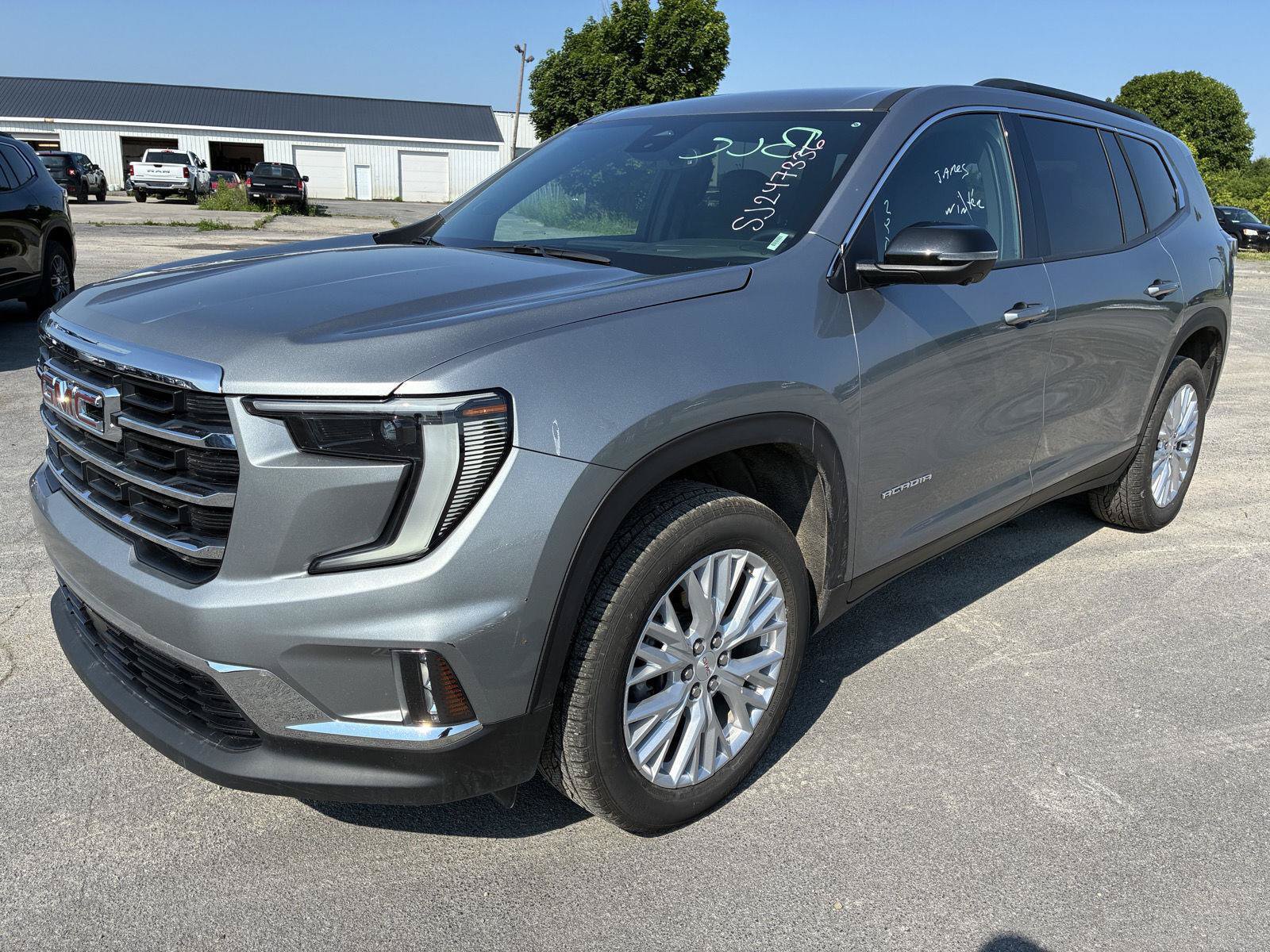Used 2025 GMC Acadia Elevation w/ Elevation Premium Package AWD/4WD image 4