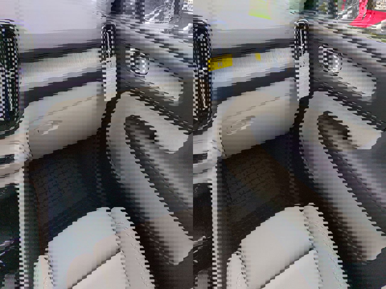 New 2025 Volvo XC40 B5 Plus w/ Protection Package Premier image 15