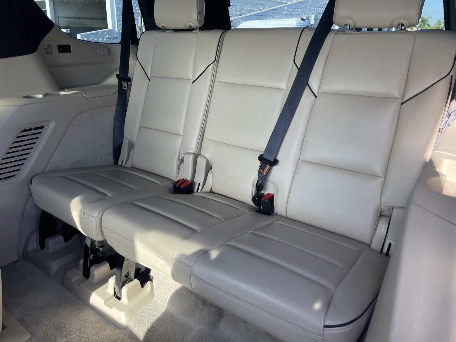 Used 2024 Cadillac Escalade Premium Luxury RWD image 8