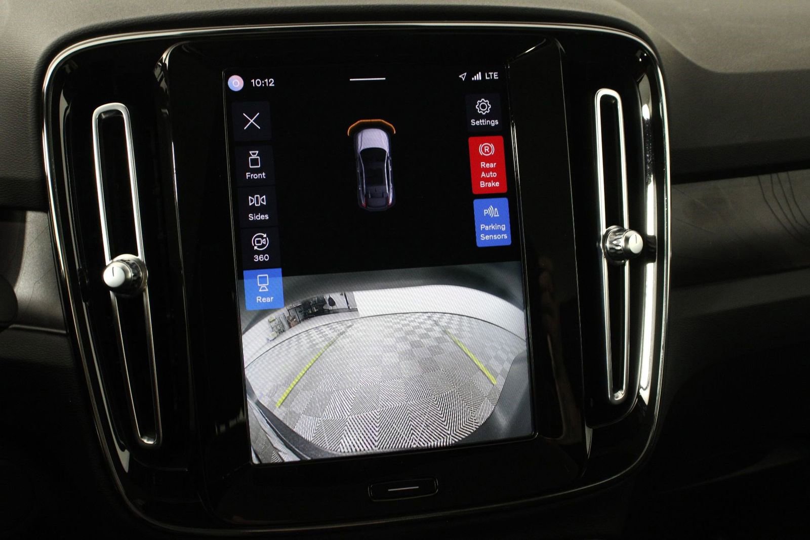 Used 2023 Volvo C40 P8 Recharge Ultimate image 13