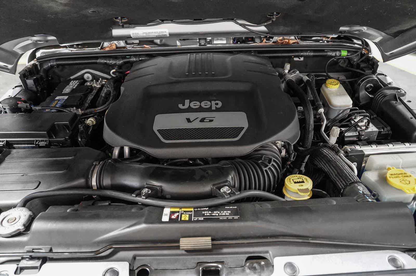 Used 2018 Jeep Wrangler Unlimited Rubicon w/ Connectivity Group AWD/4WD image 26