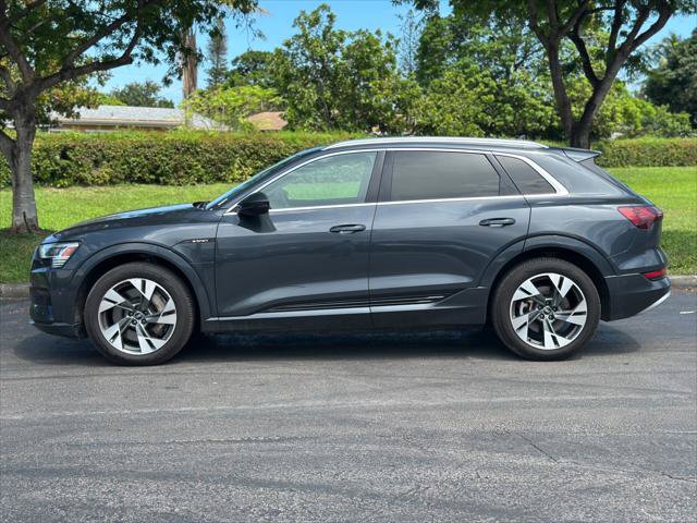 Used 2022 Audi e-tron Premium Plus w/ Premium Plus Package AWD/4WD image 4