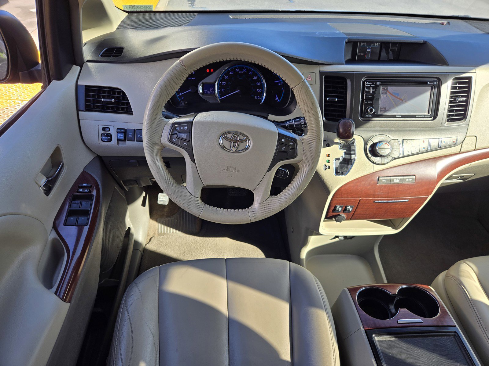 Used 2014 Toyota Sienna XLE image 15