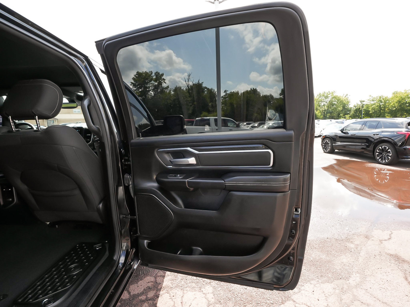 Used 2025 RAM 1500 Big Horn AWD/4WD image 14