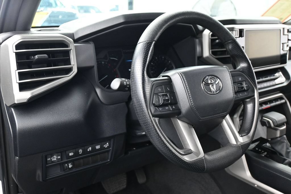 Used 2025 Toyota Tundra SR5 w/ SR5 Convenience Package AWD/4WD image 15