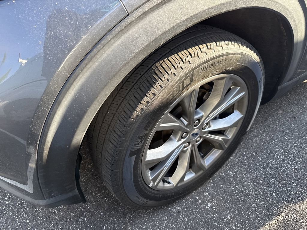 Used 2022 Ford Explorer XLT w/ Equipment Group 202A AWD/4WD image 5