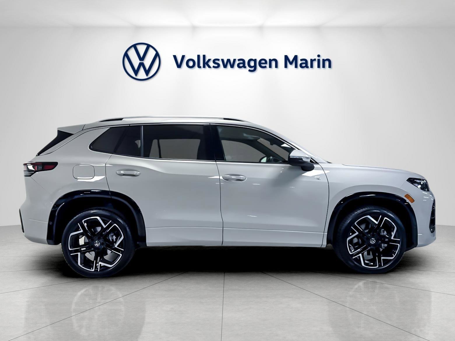 New 2026 Volkswagen Tiguan SEL R-Line AWD/4WD image 6