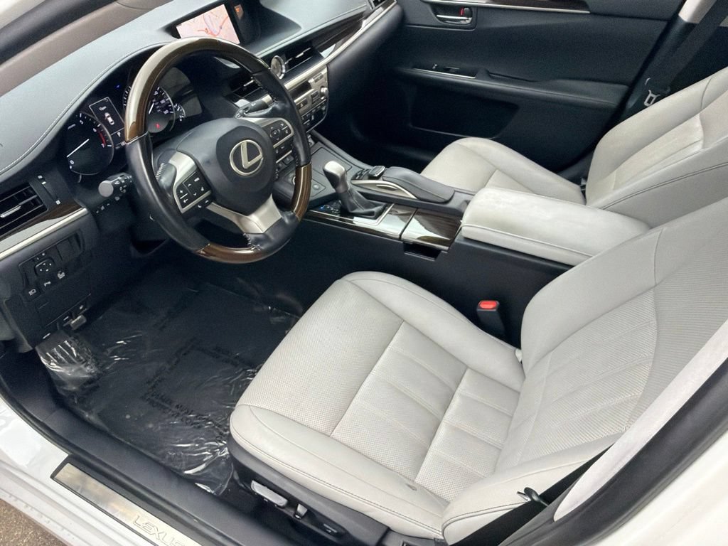 Used 2016 Lexus ES 350 w/ Luxury Package w/Wood Trim FWD image 10