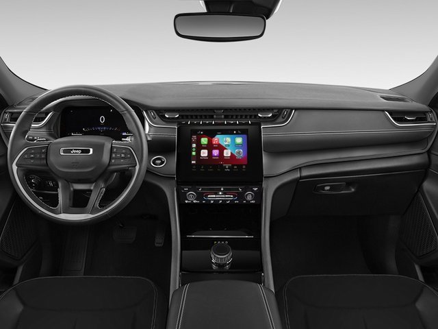 Used 2024 Jeep Grand Cherokee L Laredo image 3