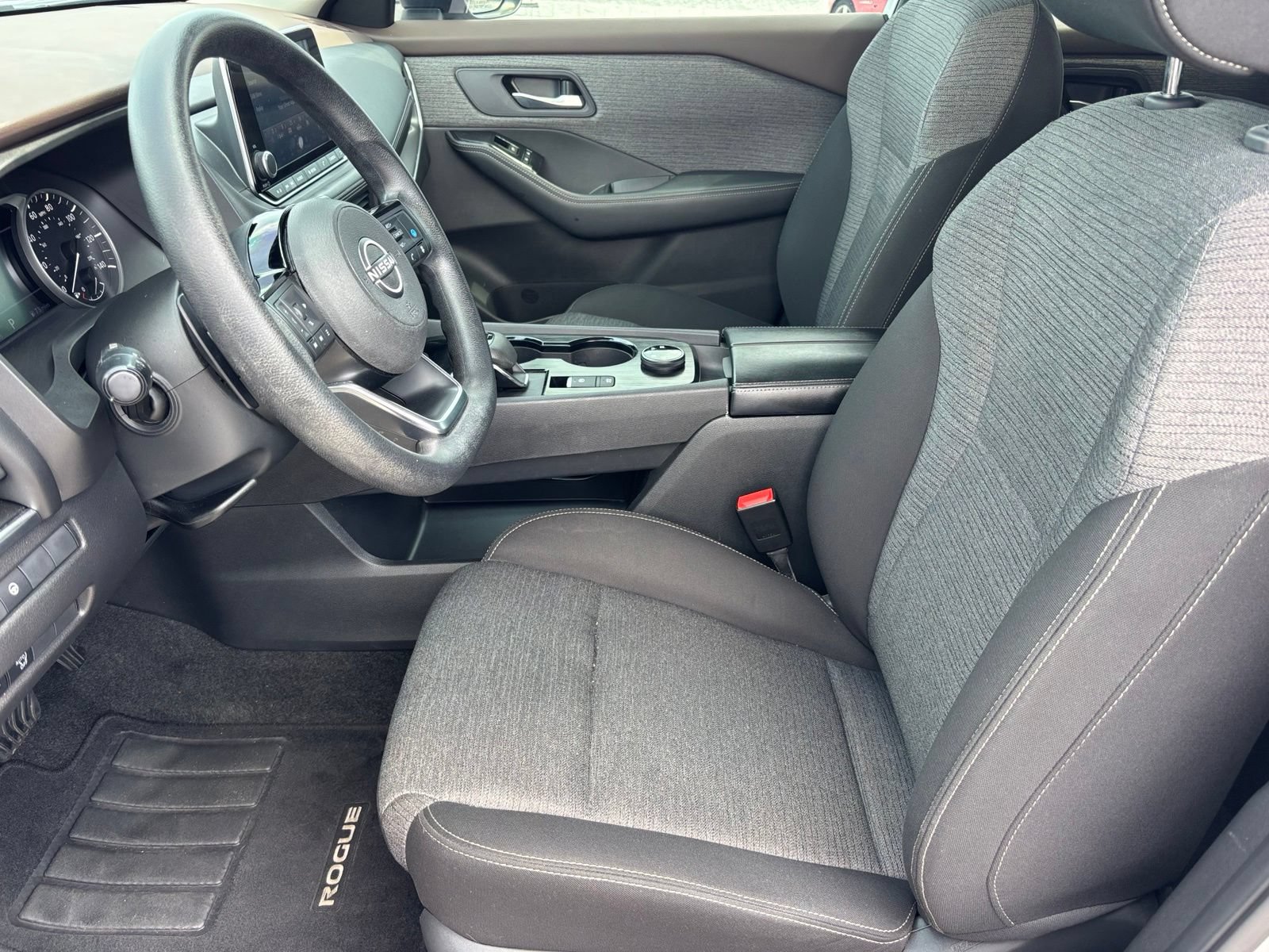 Used 2023 Nissan Rogue SV AWD/4WD image 14